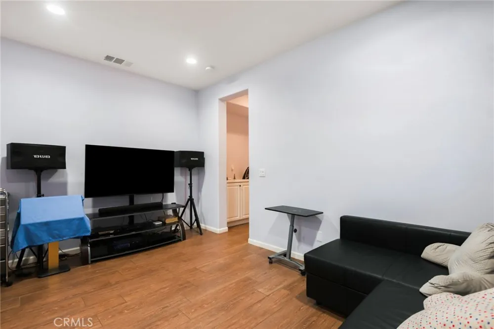 885 E Manresa Azusa, CA 91702