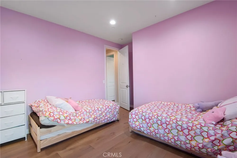885 E Manresa Azusa, CA 91702
