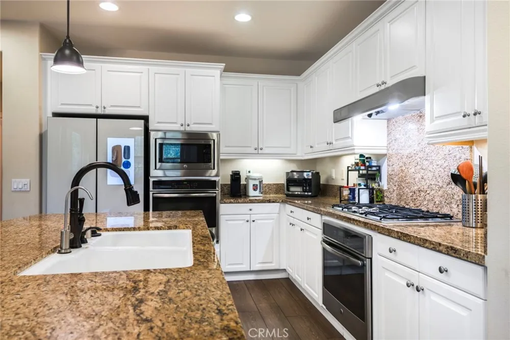 885 E Manresa Azusa, CA 91702