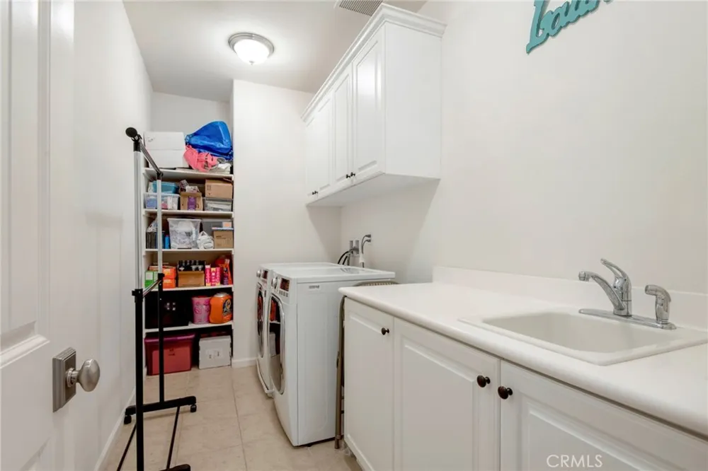 885 E Manresa Azusa, CA 91702