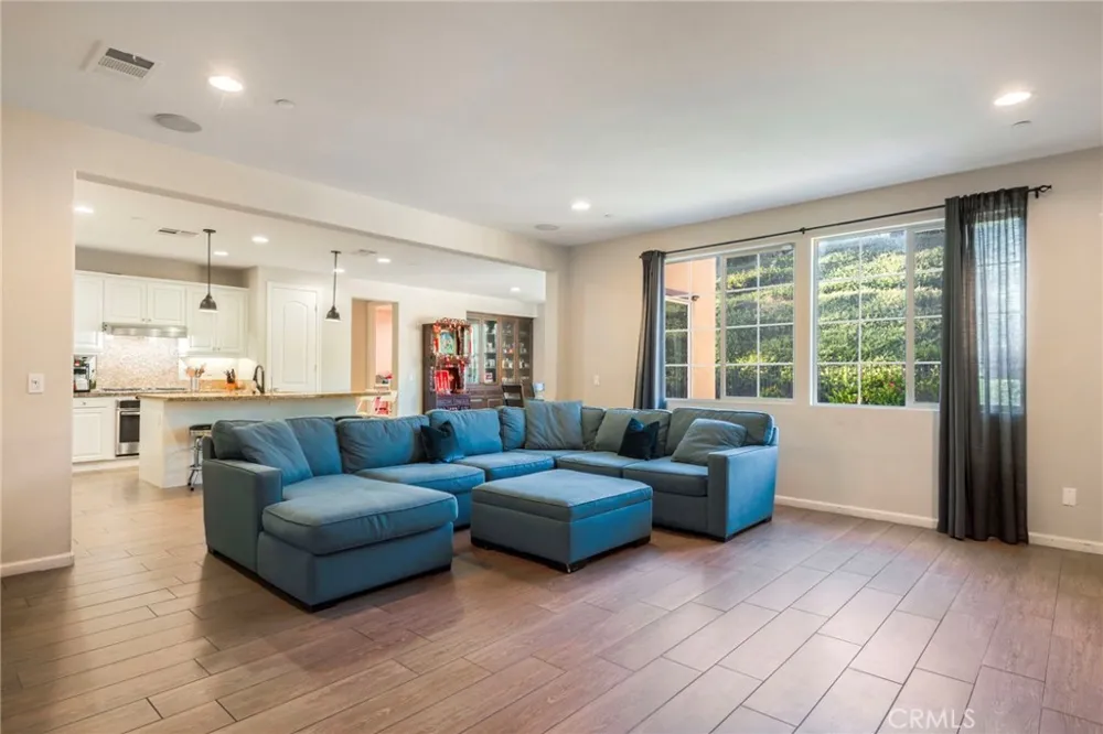 885 E Manresa Azusa, CA 91702