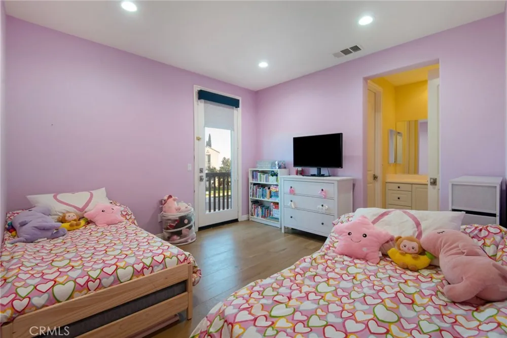 885 E Manresa Azusa, CA 91702