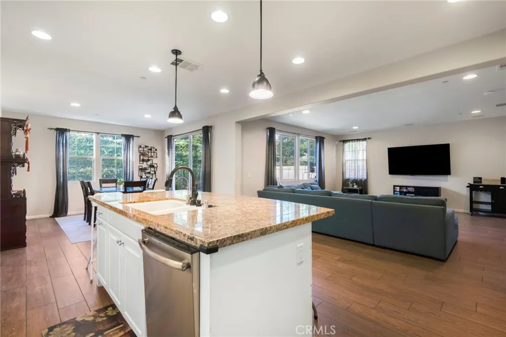 885 E Manresa Azusa, CA 91702