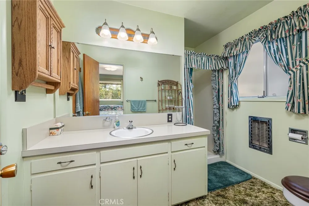 38980 Lake Point Court Bass Lake, CA 93604
