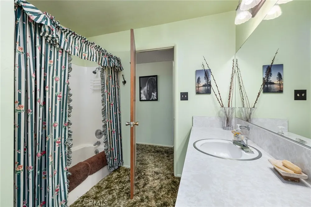 38980 Lake Point Court Bass Lake, CA 93604