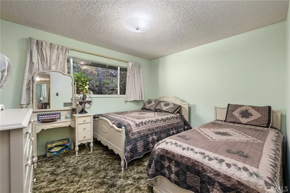 38980 Lake Point Court Bass Lake, CA 93604