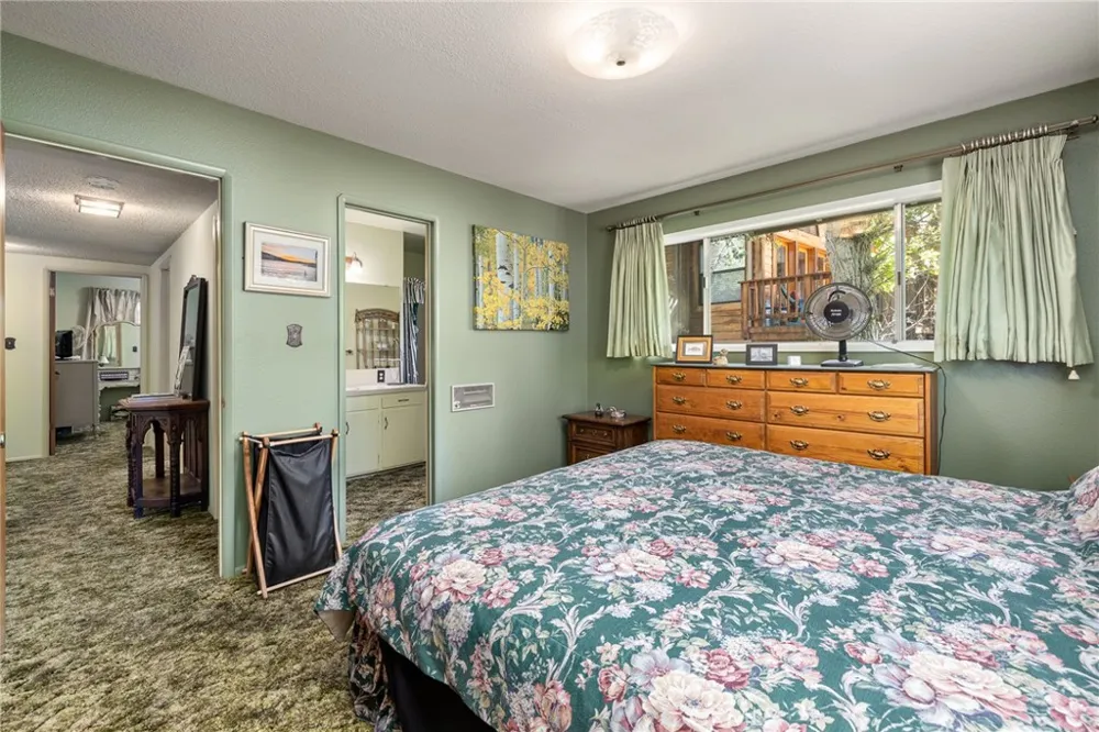 38980 Lake Point Court Bass Lake, CA 93604
