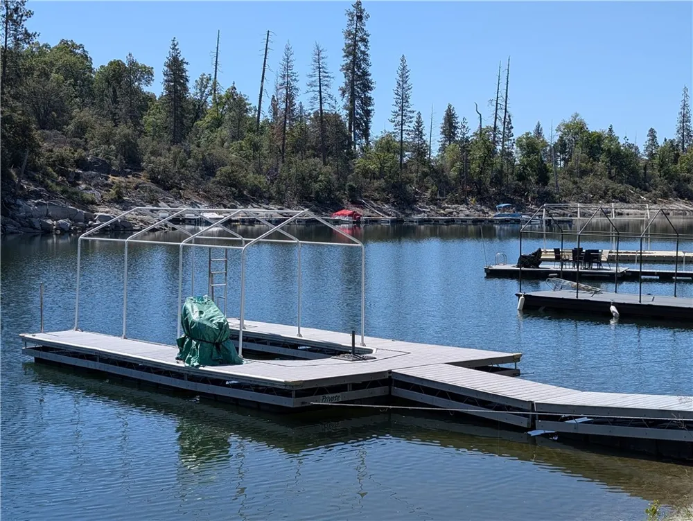 38980 Lake Point Court Bass Lake, CA 93604