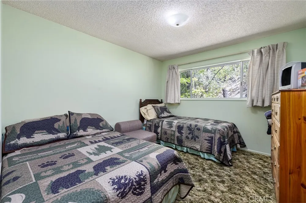 38980 Lake Point Court Bass Lake, CA 93604