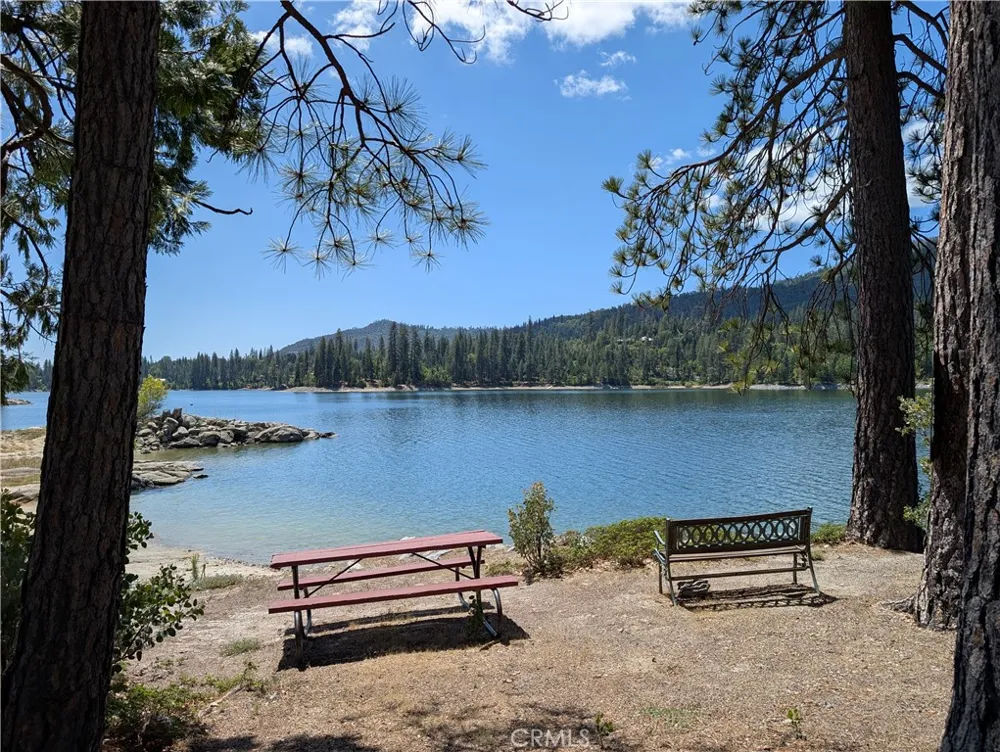 38980 Lake Point Court Bass Lake, CA 93604