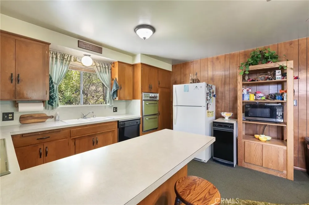 38980 Lake Point Court Bass Lake, CA 93604
