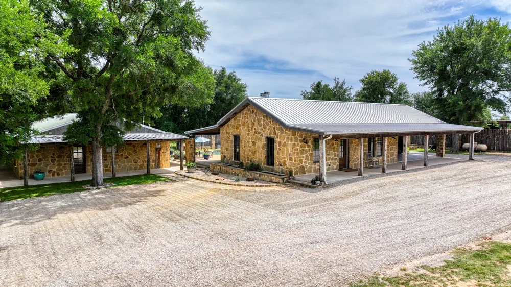 1060 Young Bend Road Brock, TX 76087