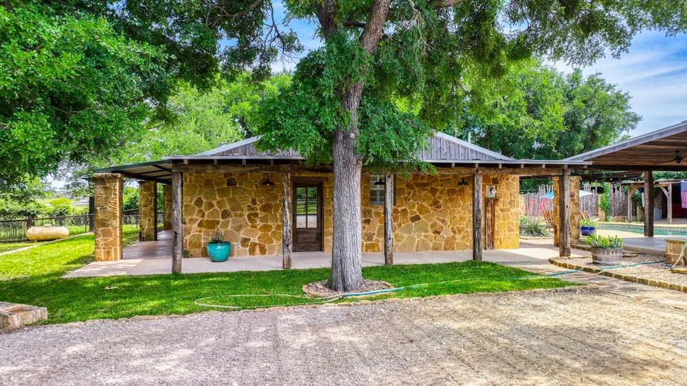 1060 Young Bend Road Brock, TX 76087