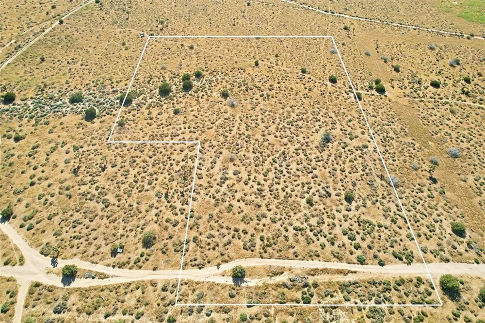 20 Fuente Avenue Hesperia, CA 92345
