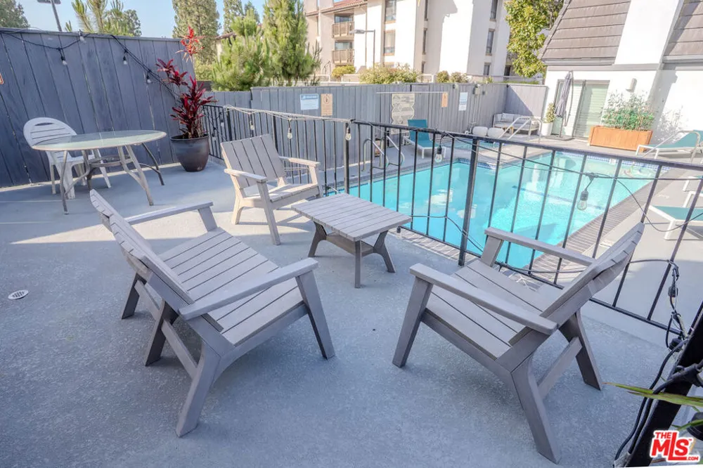 8145 Redlands Street #205 Playa del Rey, CA 90293