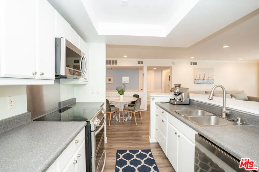 8145 Redlands Street #205 Playa del Rey, CA 90293