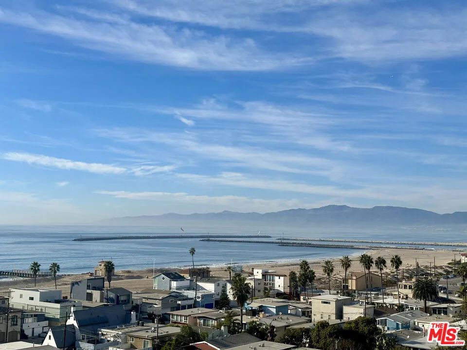 8145 Redlands Street #205 Playa del Rey, CA 90293