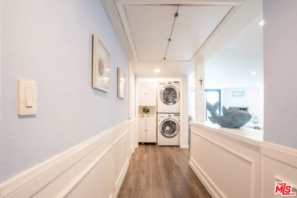8145 Redlands Street #205 Playa del Rey, CA 90293