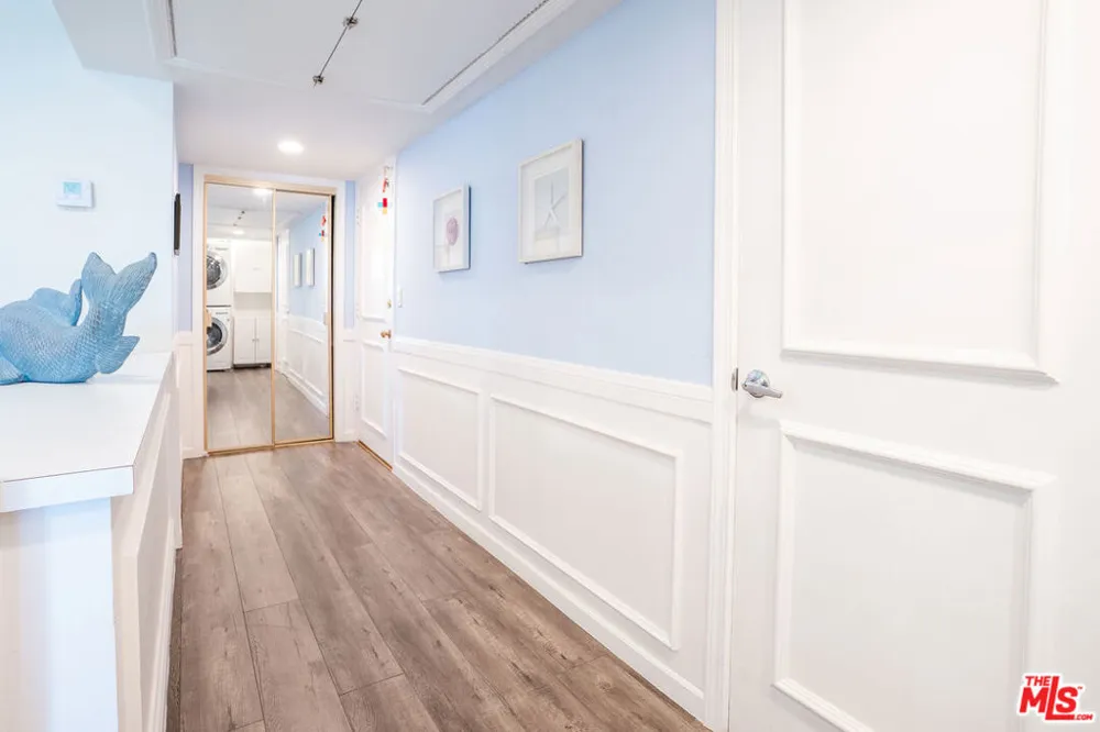 8145 Redlands Street #205 Playa del Rey, CA 90293