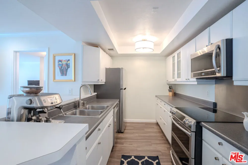 8145 Redlands Street #205 Playa del Rey, CA 90293