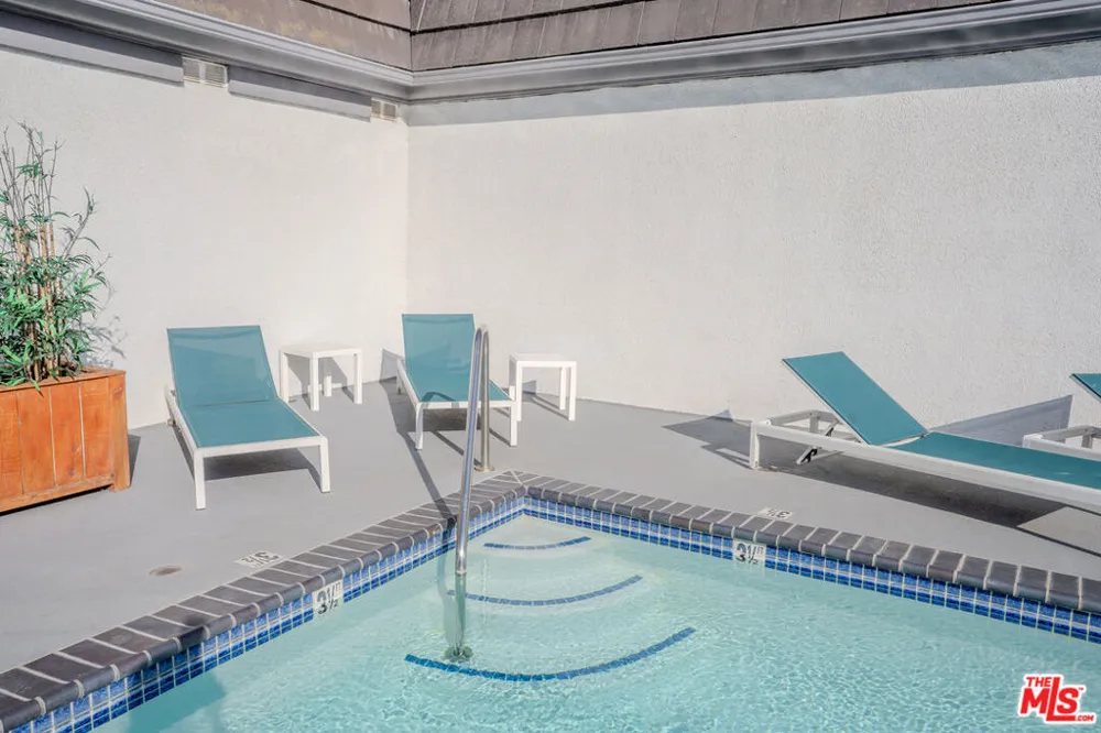 8145 Redlands Street #205 Playa del Rey, CA 90293