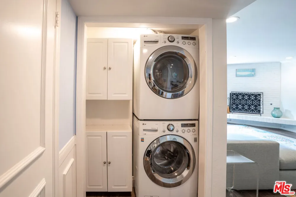 8145 Redlands Street #205 Playa del Rey, CA 90293
