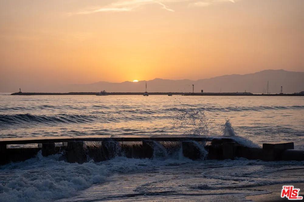8145 Redlands Street #205 Playa del Rey, CA 90293