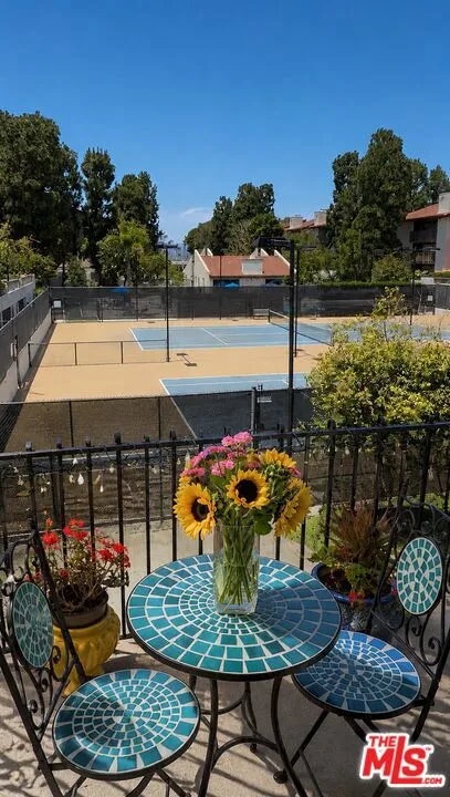 8145 Redlands Street #205 Playa del Rey, CA 90293