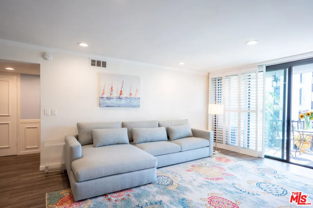 8145 Redlands Street #205 Playa del Rey, CA 90293