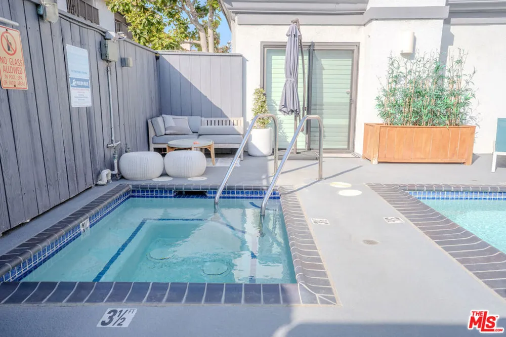 8145 Redlands Street #205 Playa del Rey, CA 90293