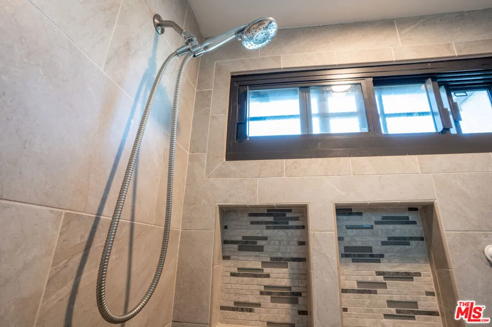 8145 Redlands Street #205 Playa del Rey, CA 90293