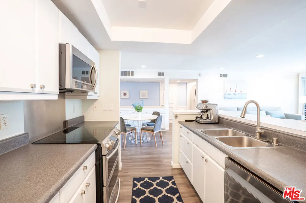 8145 Redlands Street #205 Playa del Rey, CA 90293