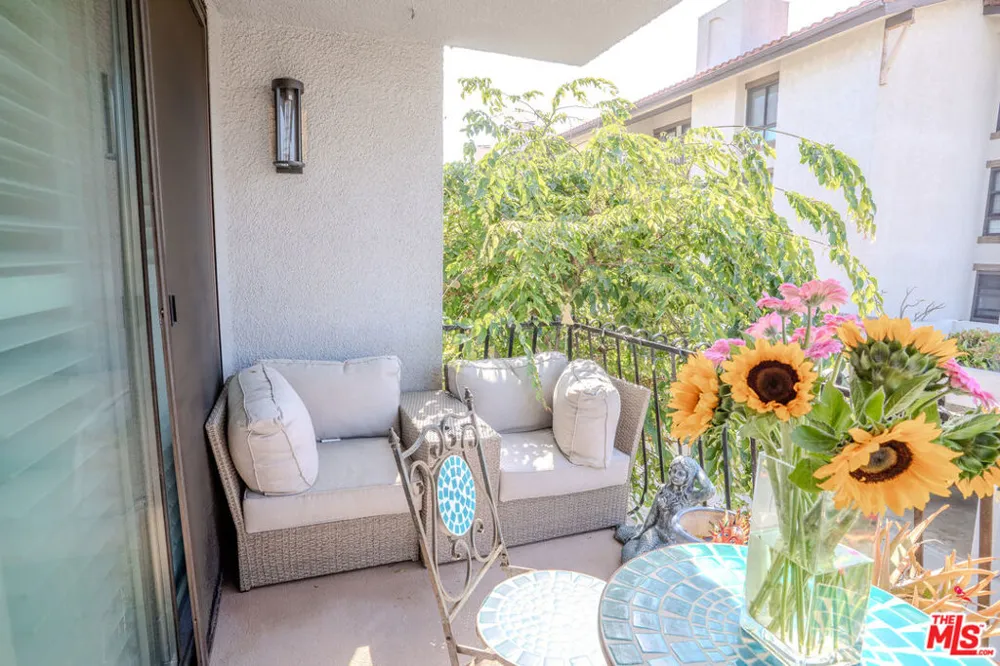 8145 Redlands Street #205 Playa del Rey, CA 90293
