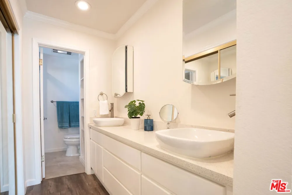 8145 Redlands Street #205 Playa del Rey, CA 90293