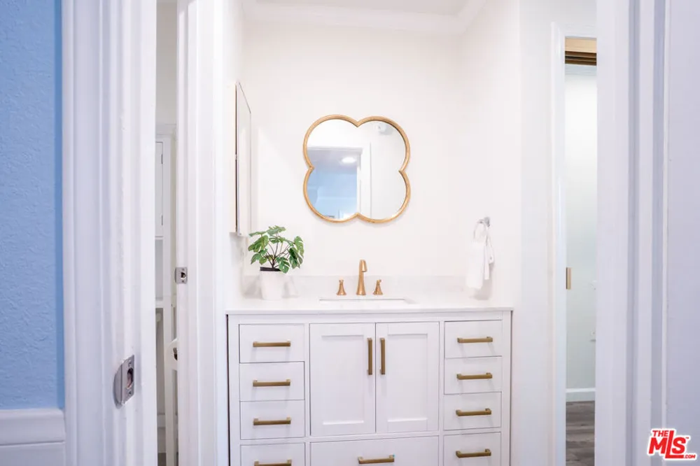 8145 Redlands Street #205 Playa del Rey, CA 90293