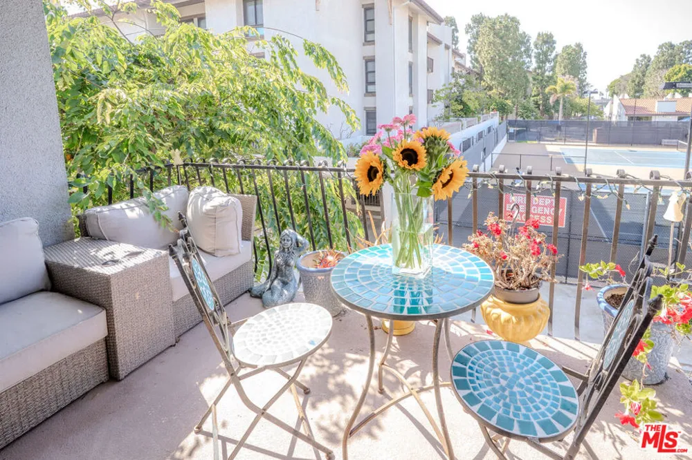 8145 Redlands Street #205 Playa del Rey, CA 90293