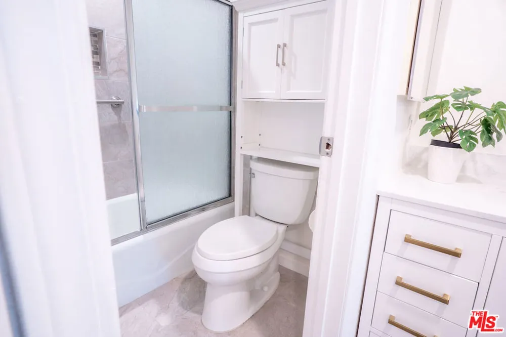 8145 Redlands Street #205 Playa del Rey, CA 90293