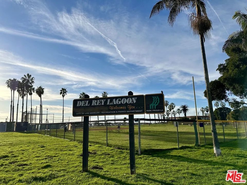 8145 Redlands Street #205 Playa del Rey, CA 90293