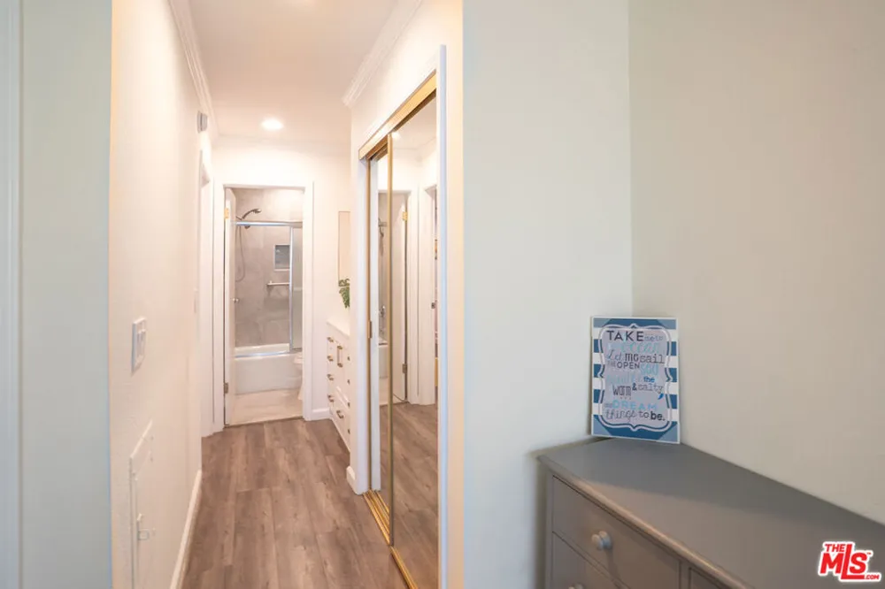 8145 Redlands Street #205 Playa del Rey, CA 90293