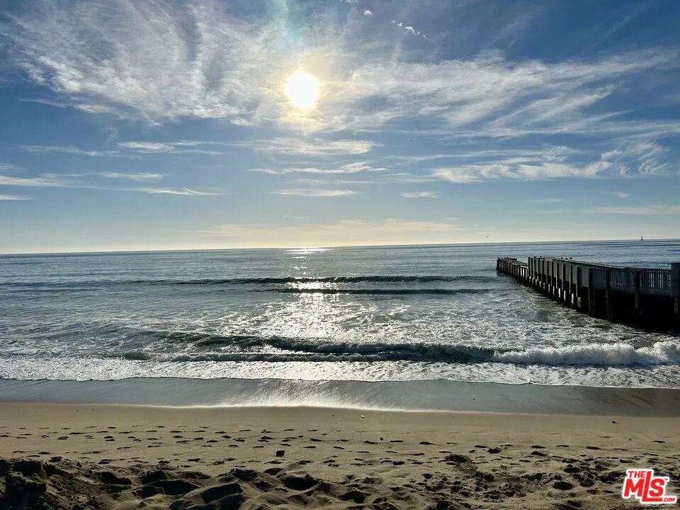 8145 Redlands Street #205 Playa del Rey, CA 90293