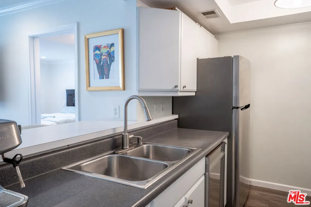 8145 Redlands Street #205 Playa del Rey, CA 90293