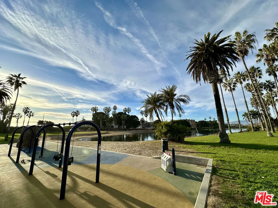 8145 Redlands Street #205 Playa del Rey, CA 90293