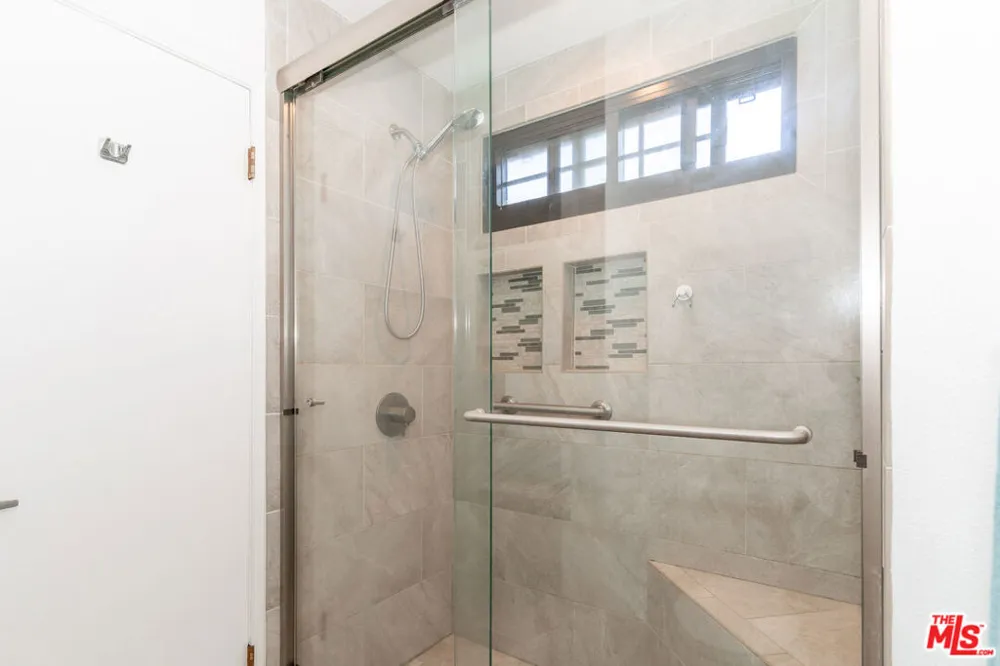 8145 Redlands Street #205 Playa del Rey, CA 90293