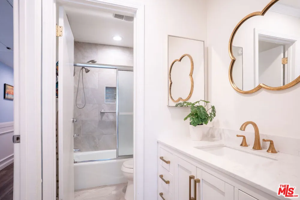 8145 Redlands Street #205 Playa del Rey, CA 90293