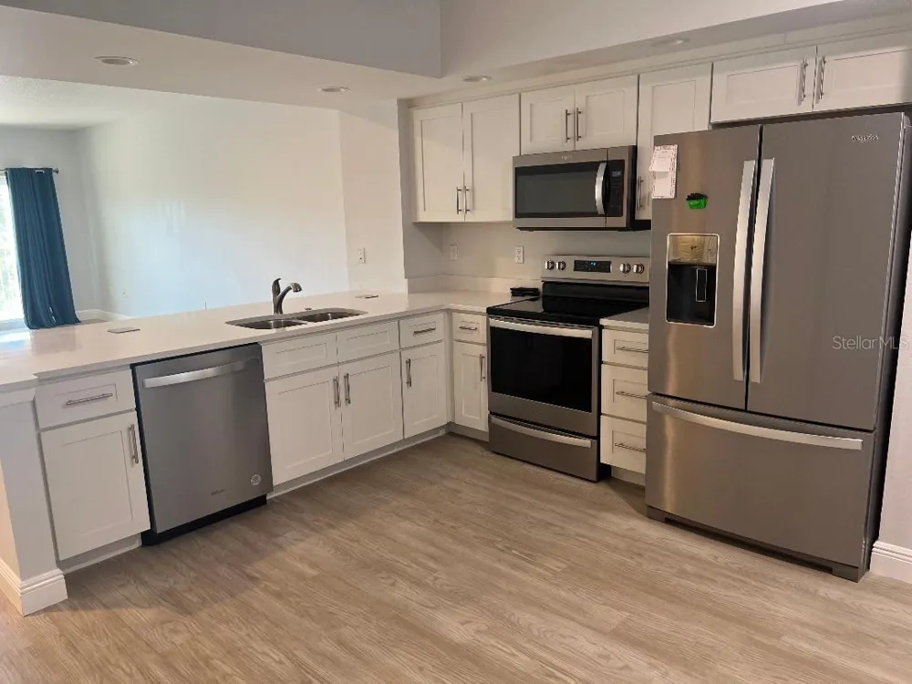 960 STARKEY ROAD #10305 Largo, FL 33771