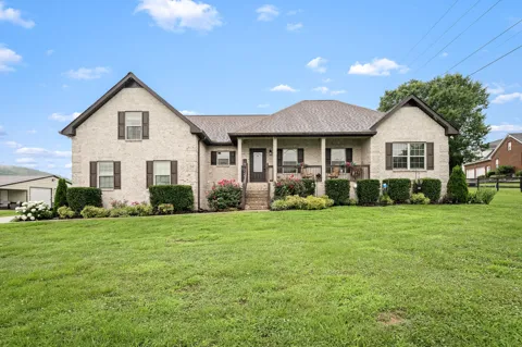 25 Bridle Path Ln