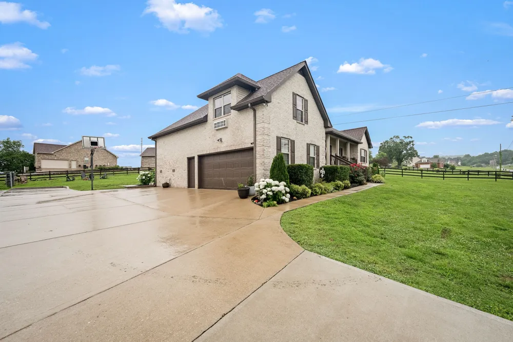25 Bridle Path Ln Hartsville, TN 37074