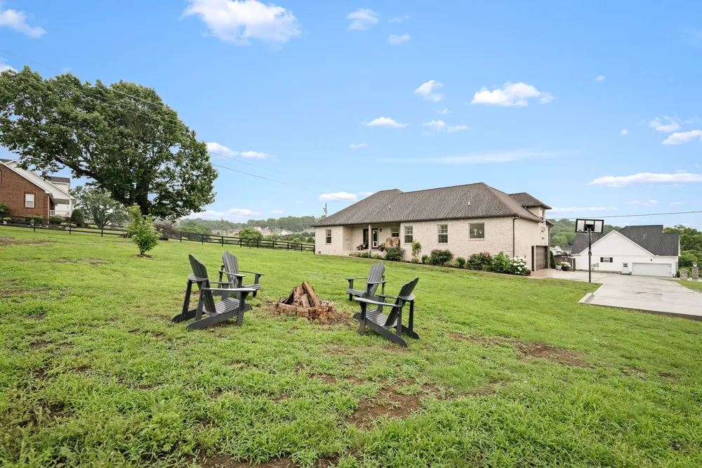25 Bridle Path Ln Hartsville, TN 37074