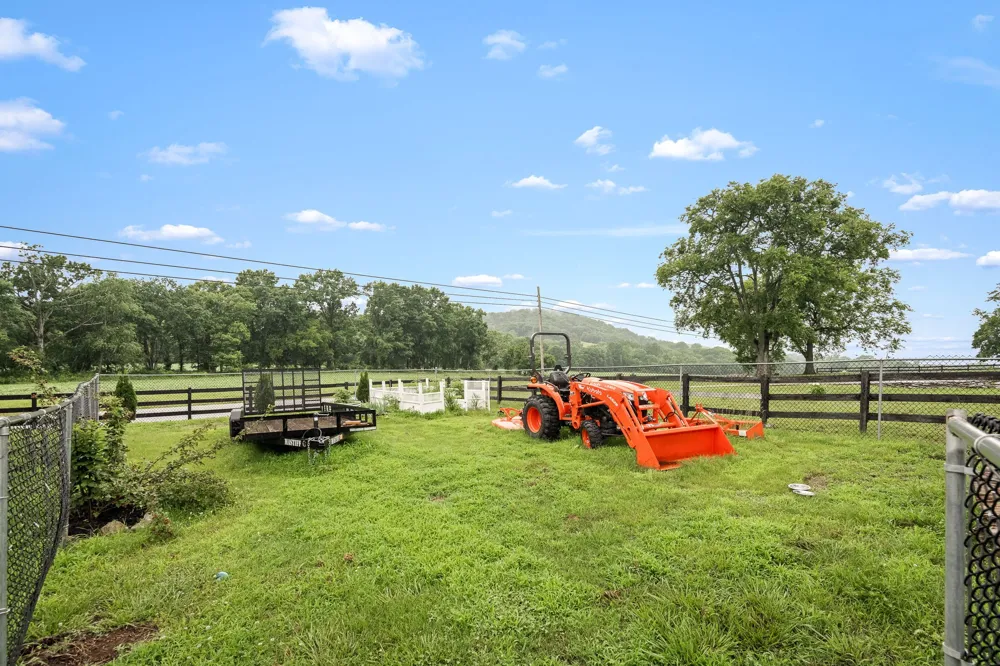 25 Bridle Path Ln Hartsville, TN 37074