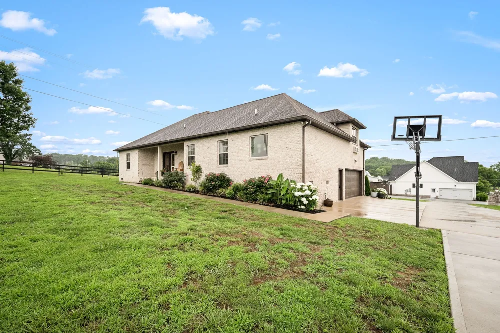 25 Bridle Path Ln Hartsville, TN 37074